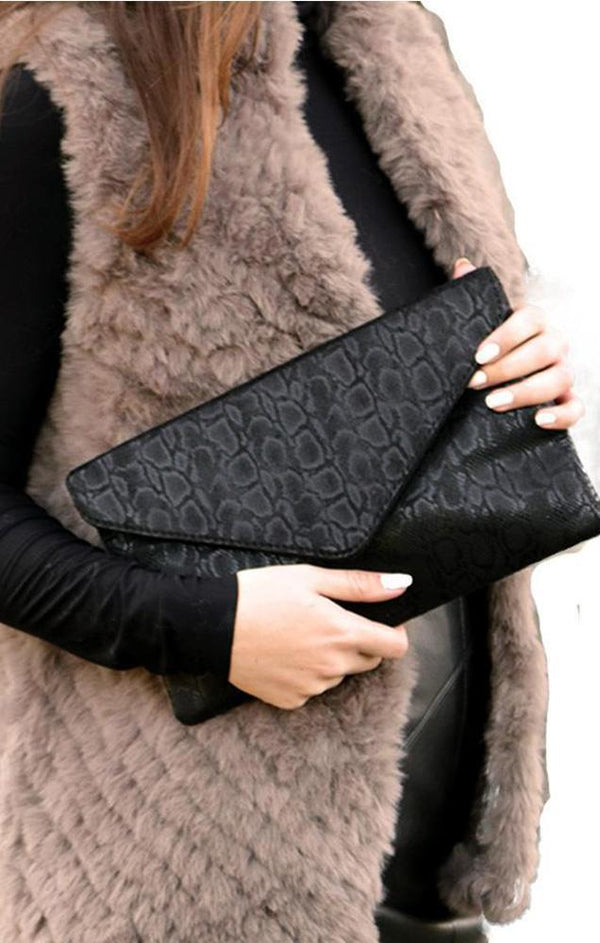 HANDBAGS FAUX LEATHER SNAKESKIN GLIMMER PRINTED BLACK CLUTCH
