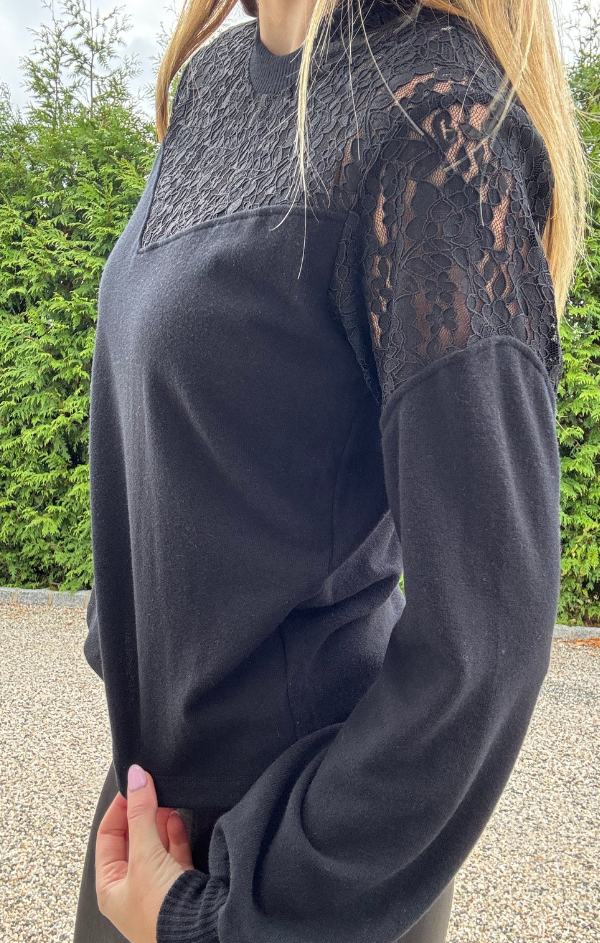 Posey Lace Detail Raglan Top