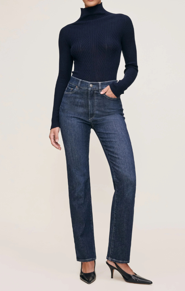 Halle Straight Instasculpt in Crescent Harbor