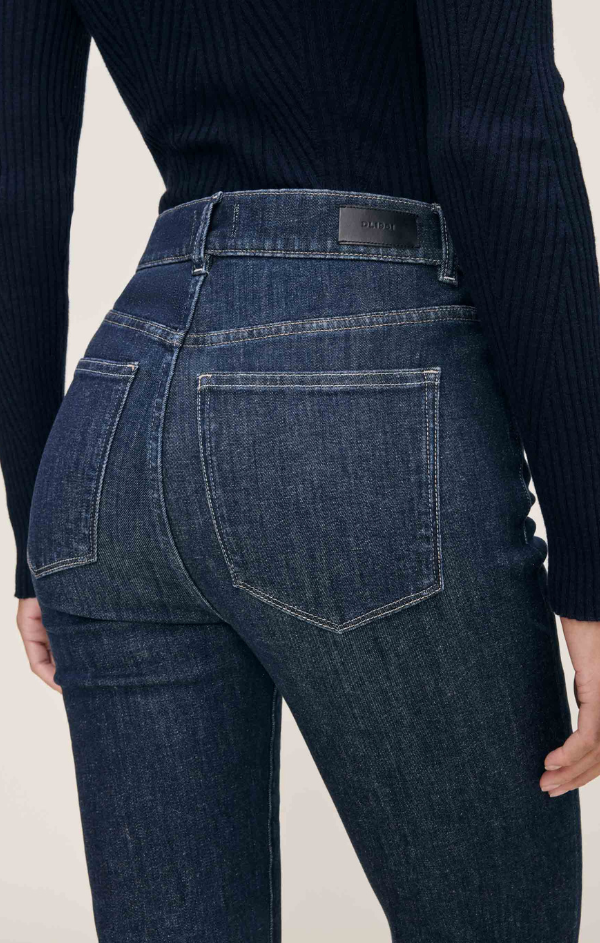 Halle Straight Instasculpt in Crescent Harbor