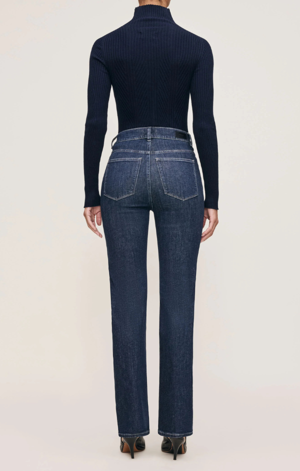 Halle Straight Instasculpt in Crescent Harbor