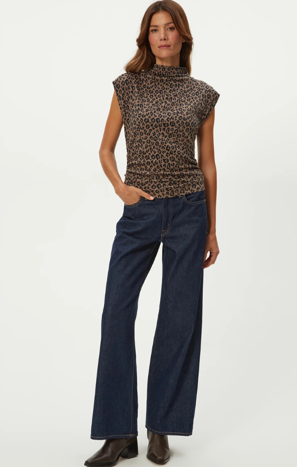 Amara Crop Tee in Cobblestone Leopard