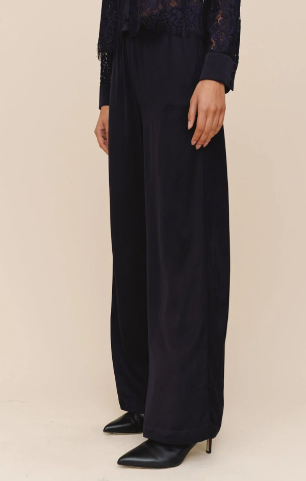 Sleek Clean Wide Leg Pant