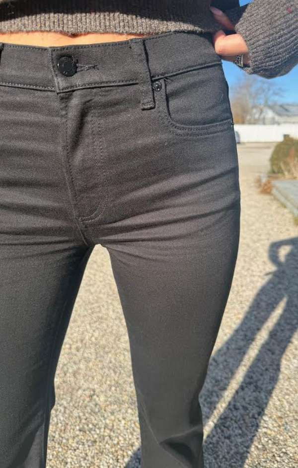 Kinsley Flare in Noir