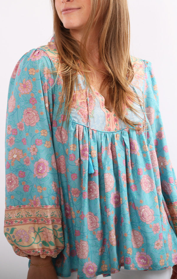 flowy and relaxed floral blouson sleeve top