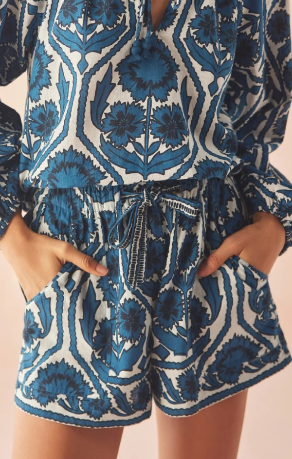 Asha Short in Tessa Santorini