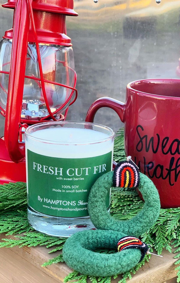 Bougie de sapin fraîchement coupé