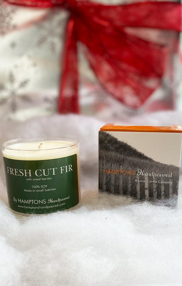 Bougie de sapin fraîchement coupé